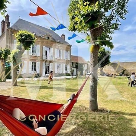 La Demeure De Margot - 24 Couchages Villa Villeneuve-sur-Yonne ภายนอก รูปภาพ