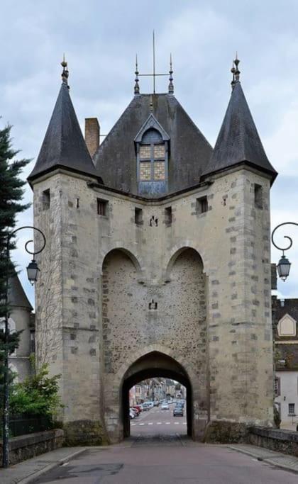La Demeure De Margot - 24 Couchages Villa Villeneuve-sur-Yonne ภายนอก รูปภาพ