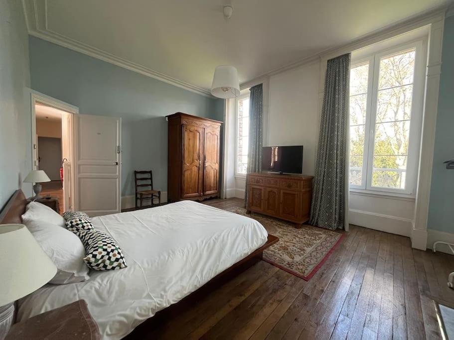 La Demeure De Margot - 24 Couchages Villa Villeneuve-sur-Yonne ภายนอก รูปภาพ