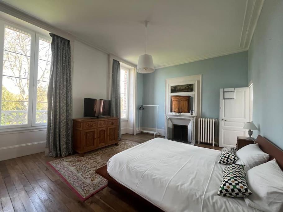 La Demeure De Margot - 24 Couchages Villa Villeneuve-sur-Yonne ภายนอก รูปภาพ