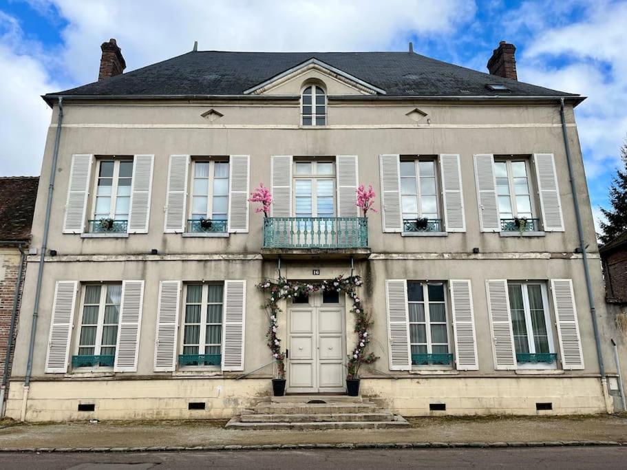 La Demeure De Margot - 24 Couchages Villa Villeneuve-sur-Yonne ภายนอก รูปภาพ