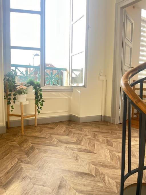 La Demeure De Margot - 24 Couchages Villa Villeneuve-sur-Yonne ภายนอก รูปภาพ