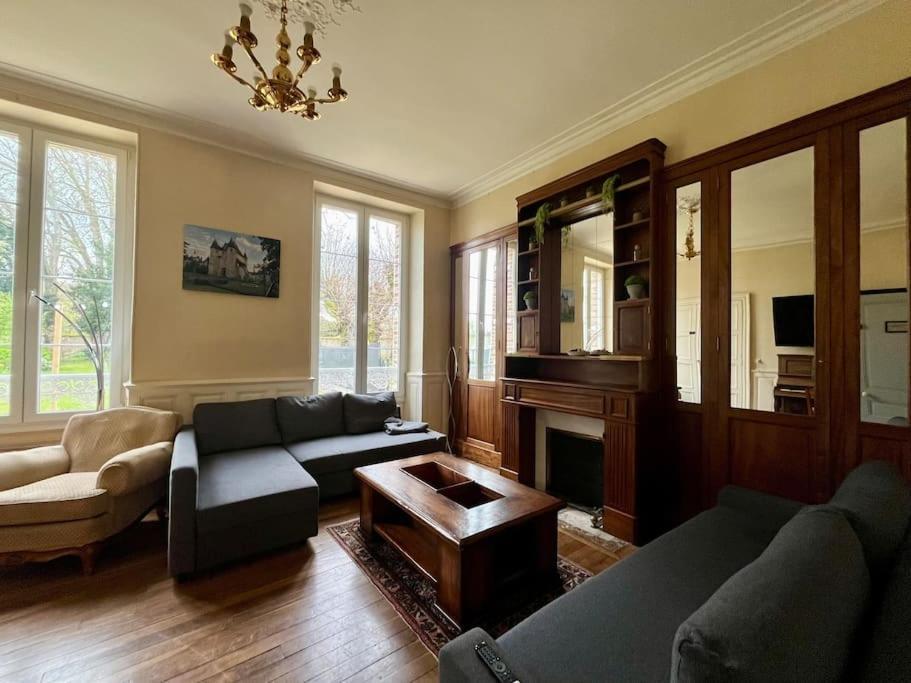 La Demeure De Margot - 24 Couchages Villa Villeneuve-sur-Yonne ภายนอก รูปภาพ