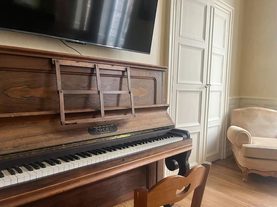 La Demeure De Margot - 24 Couchages Villa Villeneuve-sur-Yonne ภายนอก รูปภาพ