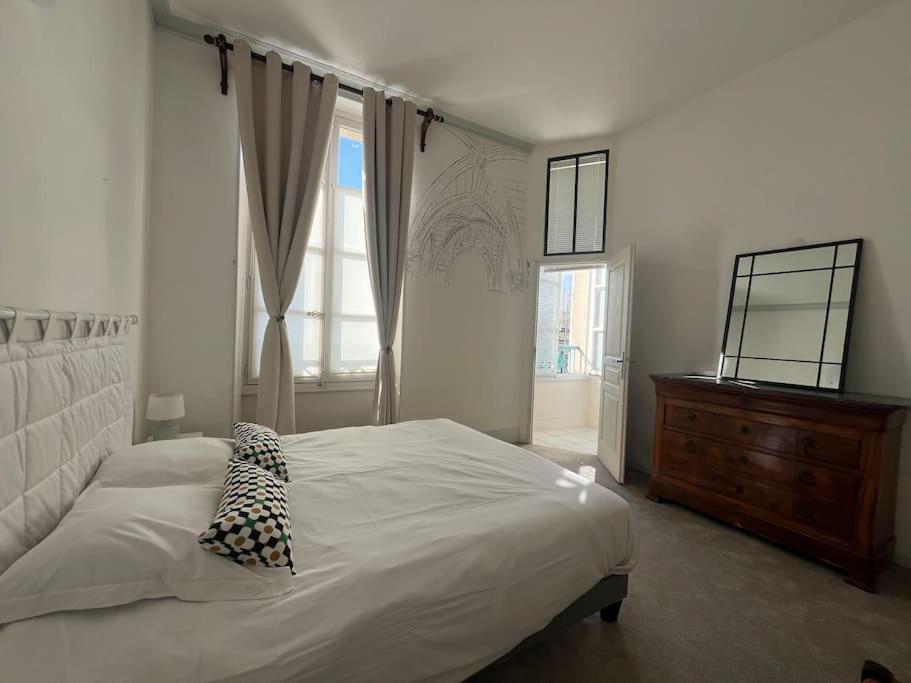 La Demeure De Margot - 24 Couchages Villa Villeneuve-sur-Yonne ภายนอก รูปภาพ