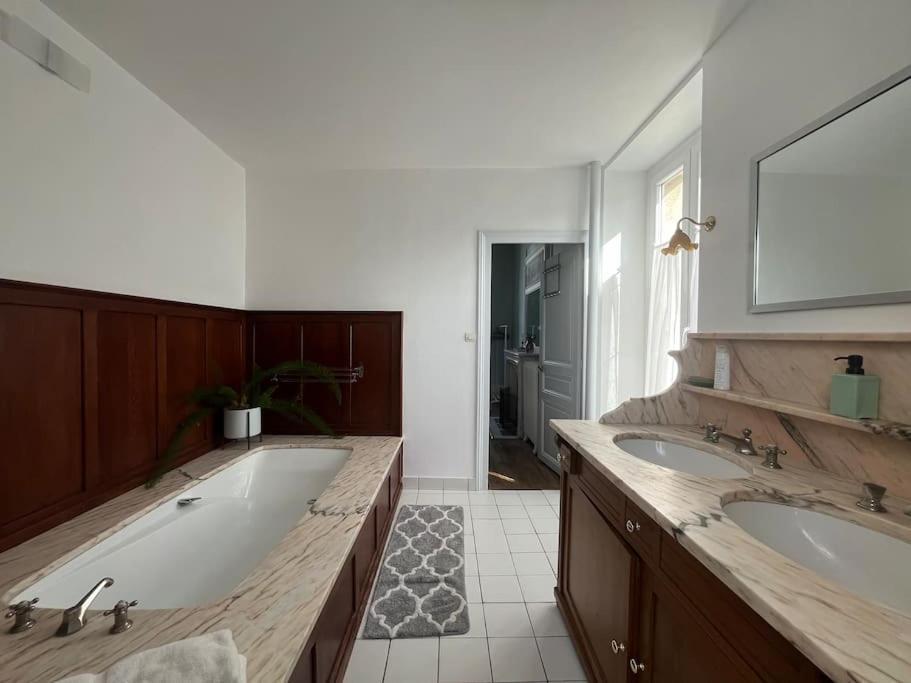 La Demeure De Margot - 24 Couchages Villa Villeneuve-sur-Yonne ภายนอก รูปภาพ
