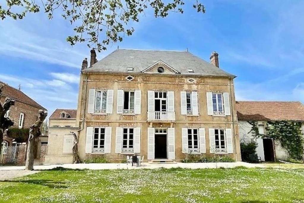 La Demeure De Margot - 24 Couchages Villa Villeneuve-sur-Yonne ภายนอก รูปภาพ