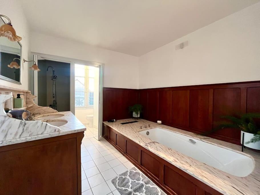 La Demeure De Margot - 24 Couchages Villa Villeneuve-sur-Yonne ภายนอก รูปภาพ
