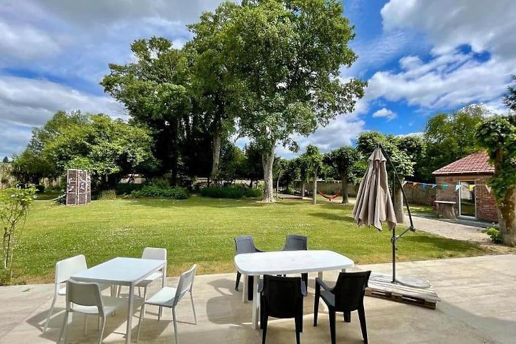 La Demeure De Margot - 24 Couchages Villa Villeneuve-sur-Yonne ภายนอก รูปภาพ